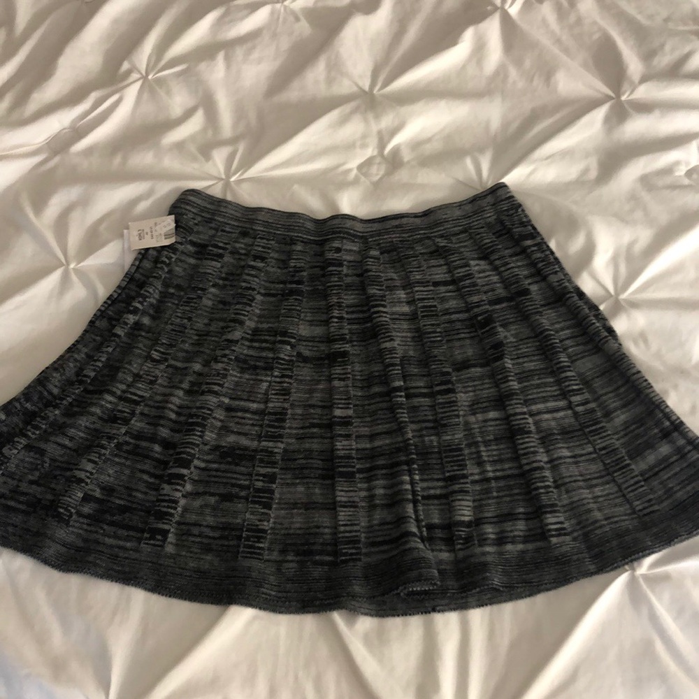 BUNDLE OF CLOTHES - Picture 2 of 8
